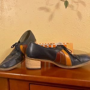 Vintage bowler heeled shoes